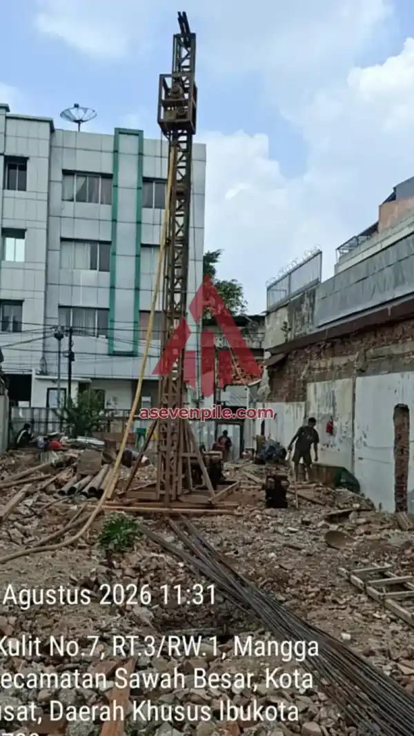Proyek Pondasi Bore Pile Mesin Mini Crane di Mangga Dua, Jakarta
