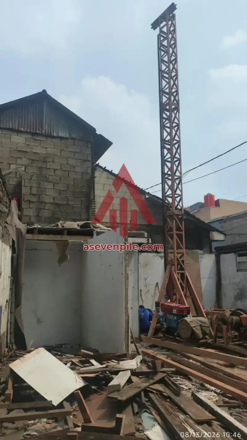 Proyek Pondasi Bore Pile Mesin Mini Crane di Pulo Gadung, Jakarta Timur